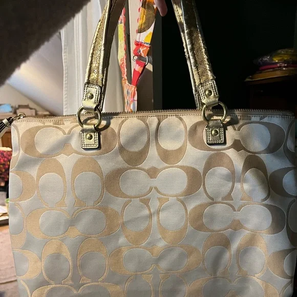 Coach Poppy Daisy Signature Applique Glam Tote -REHAB PIECE - Picture 6 of 11